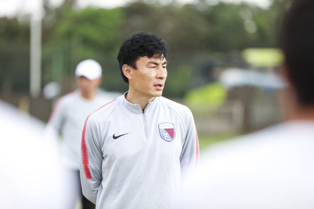 本场比赛的上半场，我们遇到了和对阵奥格斯堡时一样的问题，我们有很多机会，但不够冷静。